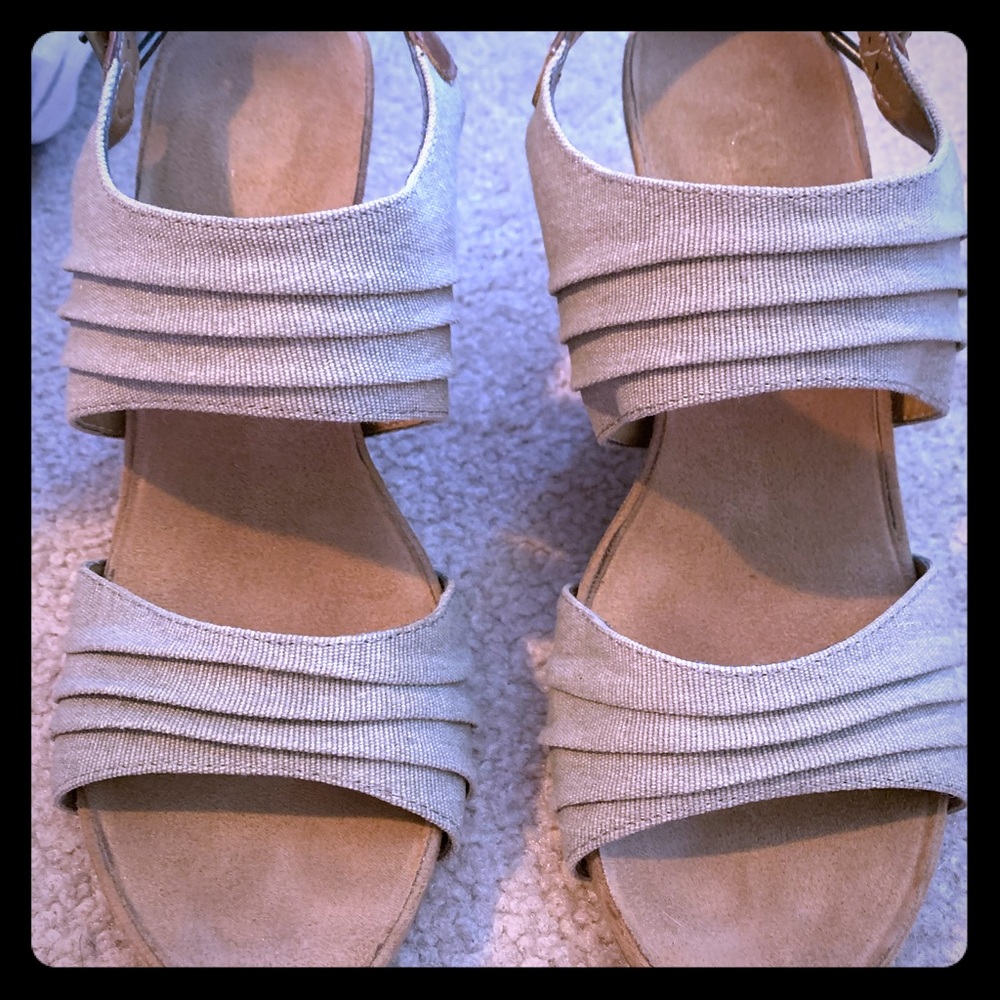 A2 by Aerosoles tan wedge summer heel